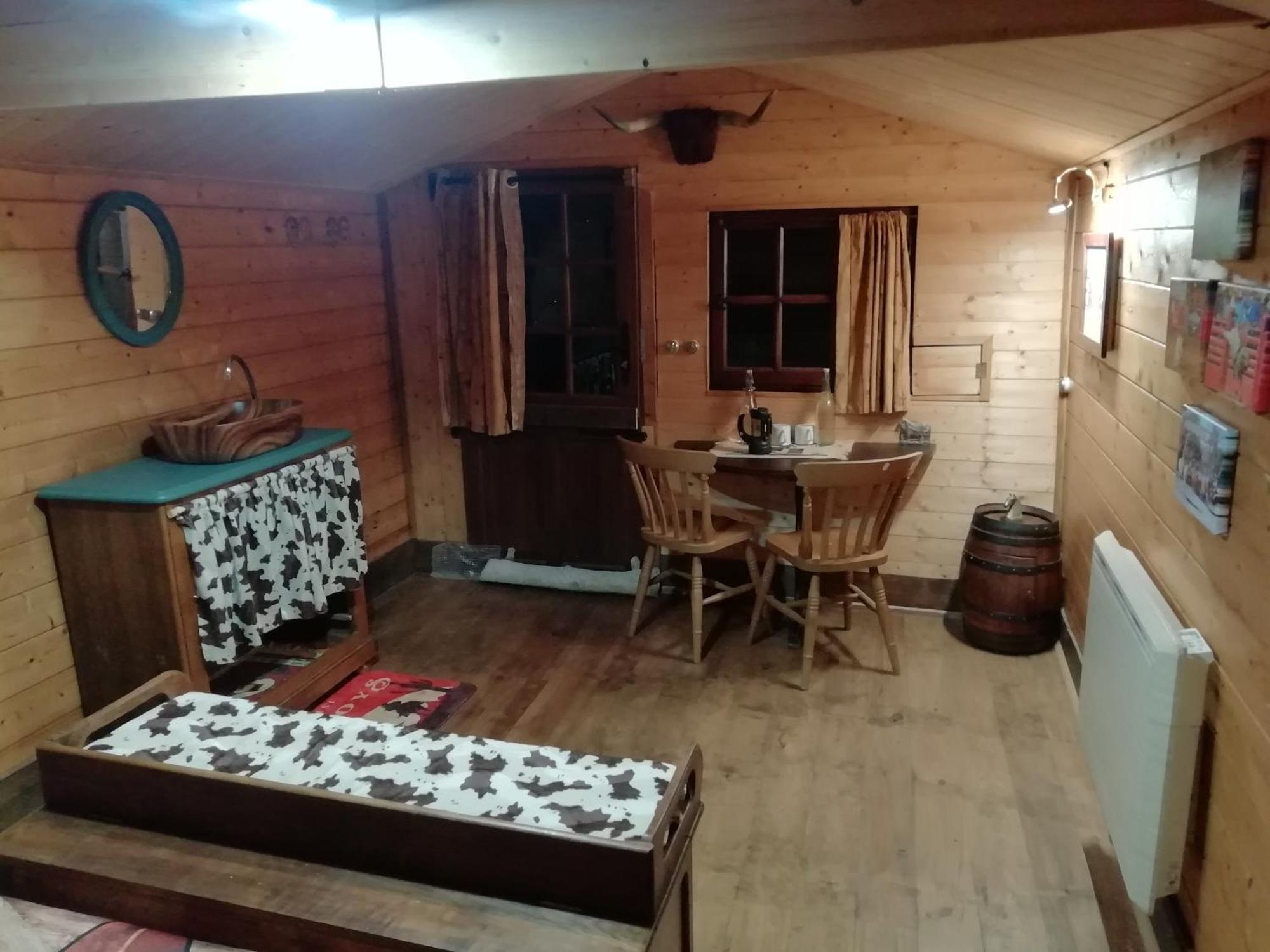 Bed and Breakfast La Valise A Cheval Mezieres-sur-Ponthouin Екстер'єр фото